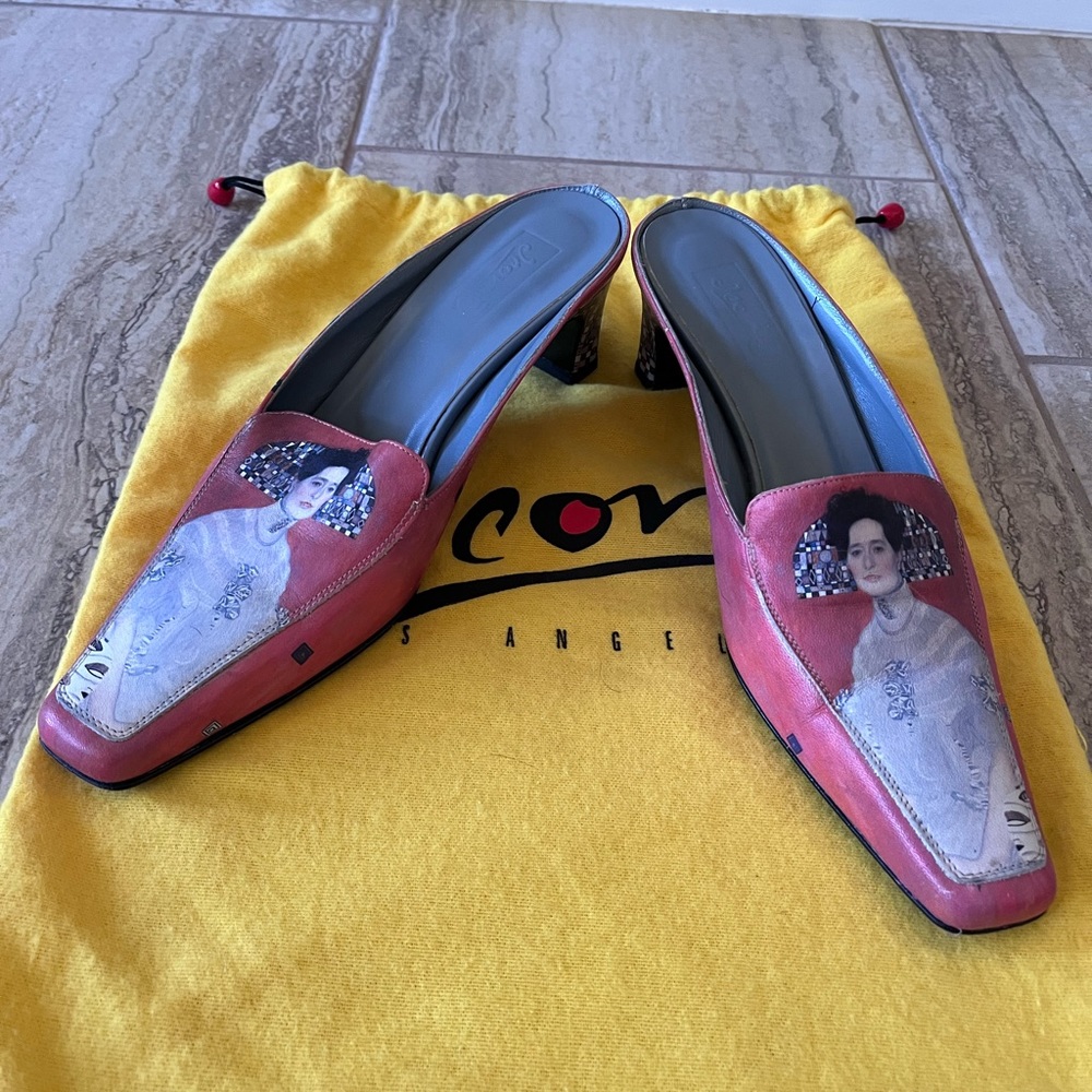 Icon sandals